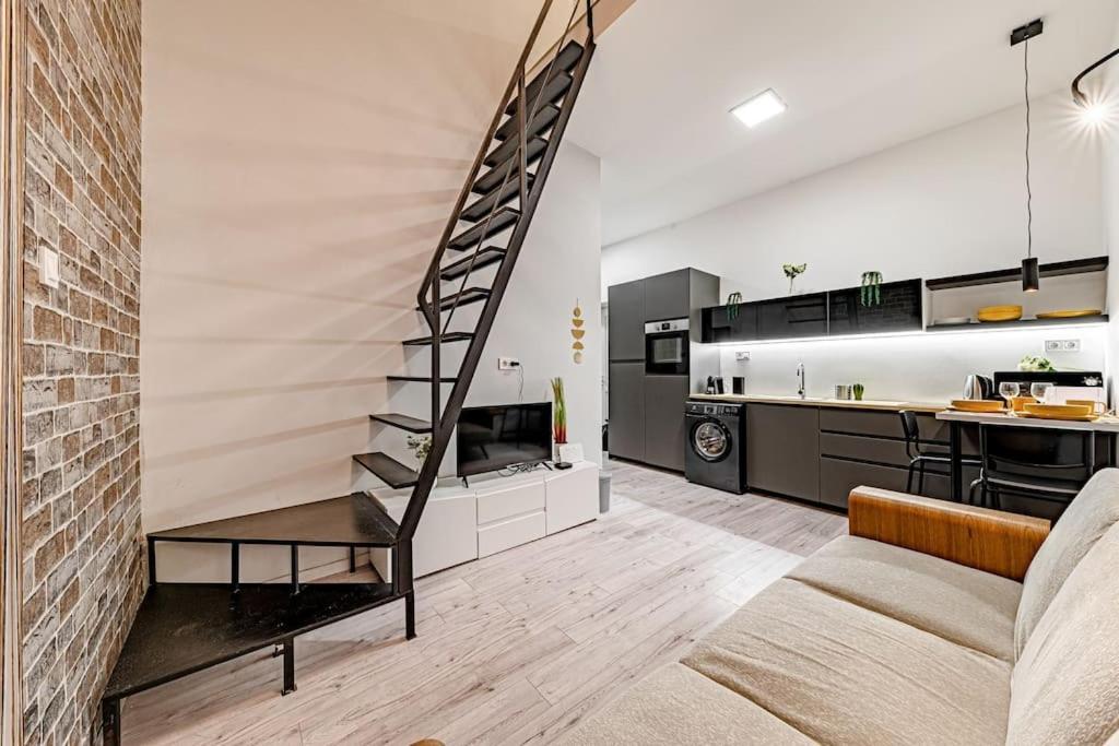 شقة Chic Loft Bp: Industrial Gem بودابست المظهر الخارجي الصورة