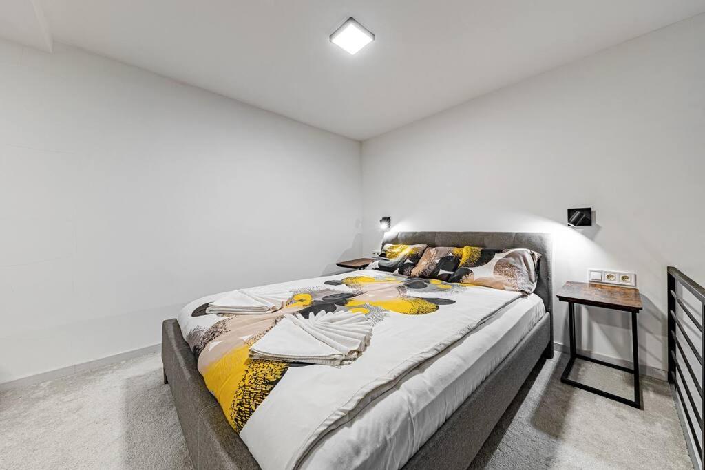 شقة Chic Loft Bp: Industrial Gem بودابست المظهر الخارجي الصورة