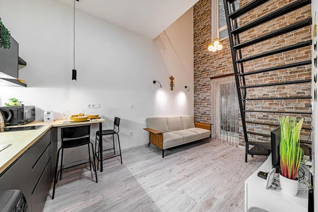 شقة Chic Loft Bp: Industrial Gem بودابست المظهر الخارجي الصورة