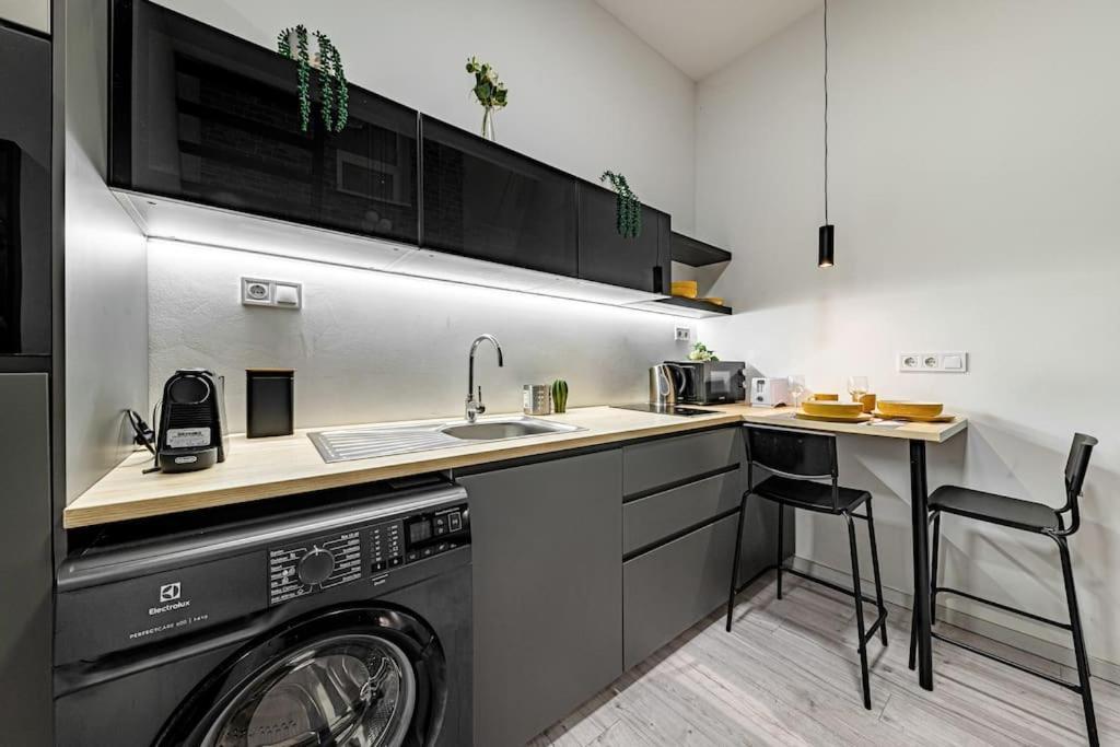 شقة Chic Loft Bp: Industrial Gem بودابست المظهر الخارجي الصورة